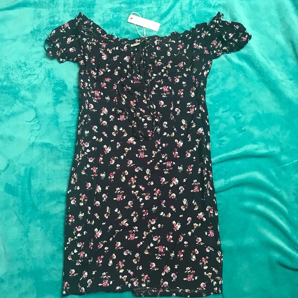 Cute floral dress ; mini 🌹🌼 - Picture 2 of 7